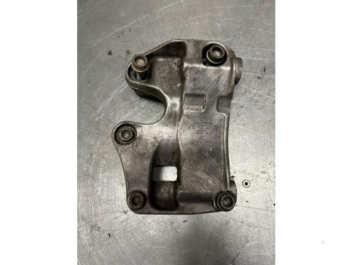 Gebruikte Dynamosteun boven Audi Q7 (4LB) 4.2 FSI V8 32V Prijs € 21,00 Margeregeling aangeboden door TSI-Parts / Allmotorparts B.V.