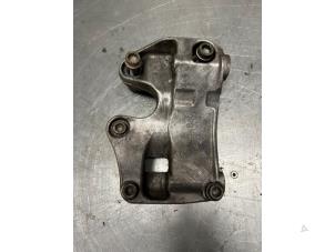 Gebruikte Dynamosteun boven Audi Q7 (4LB) 4.2 FSI V8 32V Prijs € 25,00 Inclusief btw aangeboden door TSI-Parts / Allmotorparts B.V.