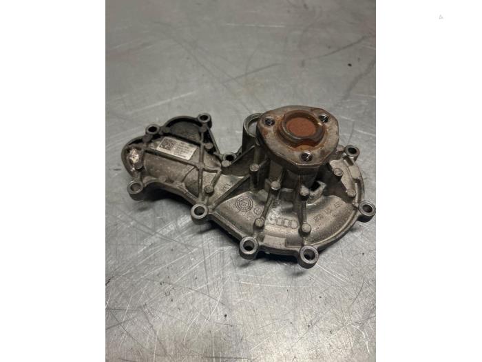 Gebruikte Waterpomp Audi A8 (D4) 3.0 TDI V6 24V Quattro Prijs € 70,00 Margeregeling aangeboden door TSI-Parts / Allmotorparts B.V.