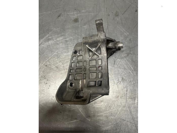 Gebruikte Dynamosteun onder Audi SQ5 (8RB) 3.0 TDI V6 24V Plus Prijs € 15,00 Margeregeling aangeboden door TSI-Parts / Allmotorparts B.V.