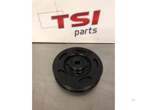 Gebruikte Krukas Poelie Volkswagen Golf VII (AUA) 2.0 R 4Motion 16V Prijs € 40,00 Inclusief btw aangeboden door TSI-Parts / Allmotorparts B.V.