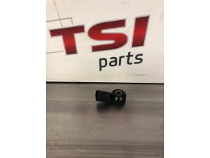 Klopsensor van een Volkswagen Tiguan (5N1/2) 1.4 TSI 16V 4Motion 2012