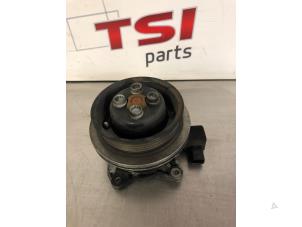 Gebruikte Waterpomp Volkswagen Golf Plus (5M1/1KP) 1.4 TSI 160 16V Prijs € 75,00 Inclusief btw aangeboden door TSI-Parts / Allmotorparts B.V.