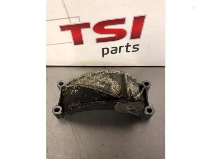 Gebruikte Dynamosteun boven Audi A6 (C6) 3.0 V6 24V TFSI Quattro Prijs € 8,00 Margeregeling aangeboden door TSI-Parts / Allmotorparts B.V.