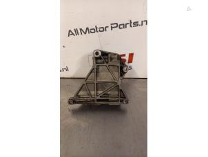 Gebruikte Dynamosteun onder Volkswagen Transporter T5 2.5 TDi Prijs € 24,20 Inclusief btw aangeboden door TSI-Parts / Allmotorparts B.V.