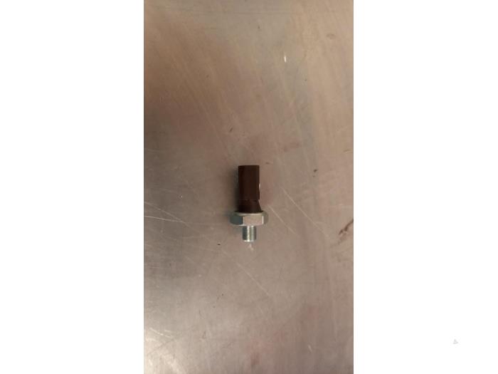 Gebruikte Schakelaar Oliedruk Volkswagen Golf VI (5K1) 2.0 GTI 16V Prijs € 12,00 Margeregeling aangeboden door TSI-Parts / Allmotorparts B.V.