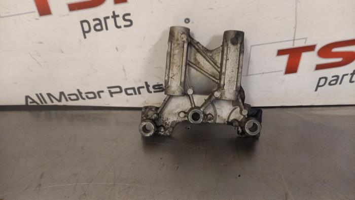 Gebruikte Motorrubber Volkswagen Transporter T5 2.5 TDi Prijs € 21,00 Margeregeling aangeboden door TSI-Parts / Allmotorparts B.V.