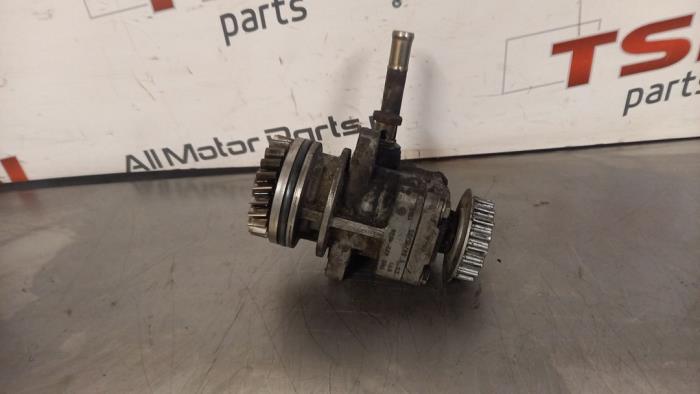 Gebruikte Servopomp Volkswagen Transporter T5 2.5 TDi Prijs € 58,00 Margeregeling aangeboden door TSI-Parts / Allmotorparts B.V.