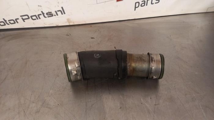 Gebruikte Intercooler Slang Volkswagen Transporter T5 2.5 TDi Prijs € 21,00 Margeregeling aangeboden door TSI-Parts / Allmotorparts B.V.
