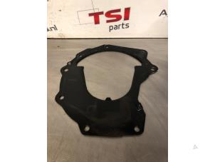 Gebruikte Tussenplaat motor Seat Leon (1P1) 2.0 TFSI Cupra 16V Prijs € 9,99 Inclusief btw aangeboden door TSI-Parts / Allmotorparts B.V.