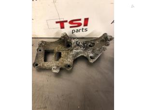 Gebruikte Dynamosteun boven Seat Leon (1P1) 2.0 TFSI Cupra 16V Prijs € 20,00 Inclusief btw aangeboden door TSI-Parts / Allmotorparts B.V.