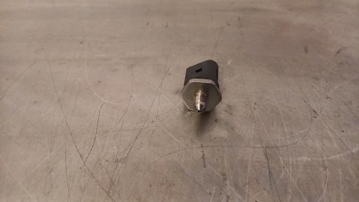 Brandstofdruk sensor van een Audi A4 Avant (B8) 2.0 TFSI 16V 2012