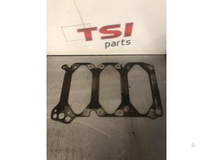 Gebruikte Tussenplaat motor Volkswagen Golf V (1K1) 2.0 GTI 16V Prijs € 15,00 Inclusief btw aangeboden door TSI-Parts / Allmotorparts B.V.