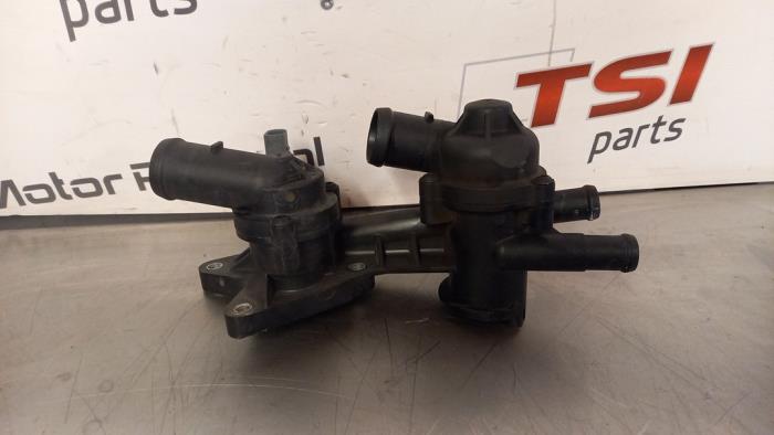 Gebruikte Thermostaathuis Volkswagen Tiguan (5N1/2) 1.4 TSI 16V Prijs € 29,00 Margeregeling aangeboden door TSI-Parts / Allmotorparts B.V.