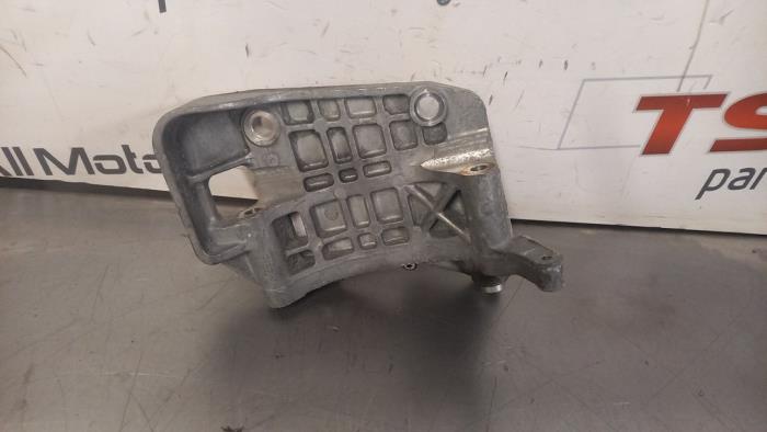 Gebruikte Dynamosteun boven Audi A6 (C7) 3.0 TDI V6 24V Quattro Prijs € 15,00 Margeregeling aangeboden door TSI-Parts / Allmotorparts B.V.