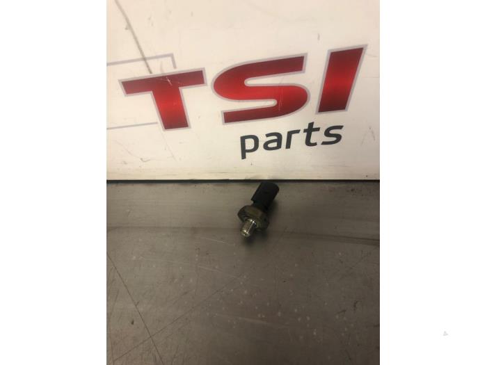 Gebruikte Schakelaar Oliedruk Volkswagen Golf VI (5K1) 2.0 GTI 16V Prijs € 17,00 Margeregeling aangeboden door TSI-Parts / Allmotorparts B.V.