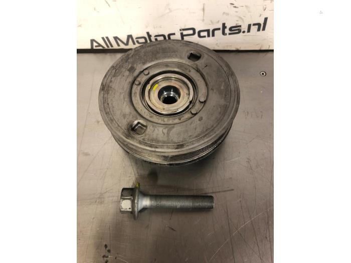 Gebruikte Krukas Poelie Mercedes C Estate (S205) C-200 2.0 Turbo 16V EQ Boost Prijs € 99,00 Margeregeling aangeboden door TSI-Parts / Allmotorparts B.V.