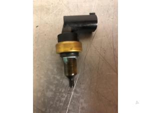 Gebruikte Sensor radiateurtemperatuur Mercedes B (W246) 1.6 B-200 BlueEFFICIENCY Turbo 16V Prijs € 9,99 Inclusief btw aangeboden door TSI-Parts / Allmotorparts B.V.