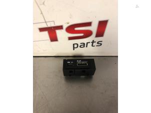 Gebruikte Multimedia aansluiting Audi A3 Limousine (8VS/8VM) 1.4 TFSI ACT 16V Prijs € 25,00 Inclusief btw aangeboden door TSI-Parts / Allmotorparts B.V.
