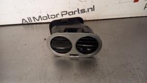 Gebruikte Luchtrooster Dashboard Volkswagen Golf Plus (5M1/1KP) 1.4 TSI 160 16V Prijs € 20,00 Inclusief btw aangeboden door TSI-Parts / Allmotorparts B.V.
