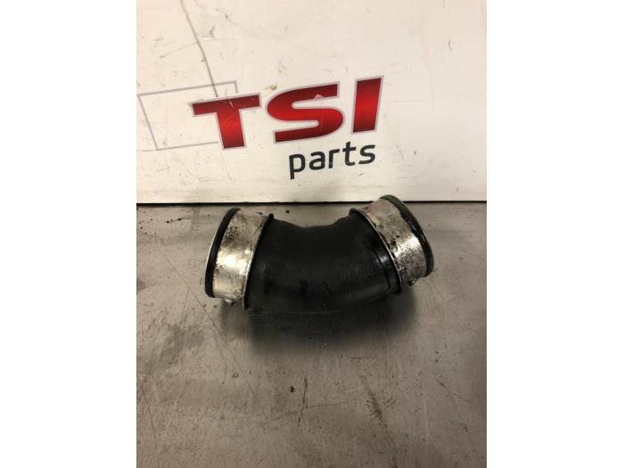 Gebruikte Intercooler Slang Volkswagen Transporter T5 2.5 TDi Prijs € 21,00 Margeregeling aangeboden door TSI-Parts / Allmotorparts B.V.