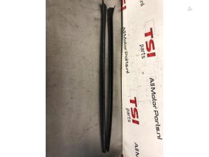 Gebruikte Voorruitlijst set Volkswagen Golf VIII (CD1) 2.0 GTI Clubsport 16V Prijs € 27,50 Inclusief btw aangeboden door TSI-Parts / Allmotorparts B.V.