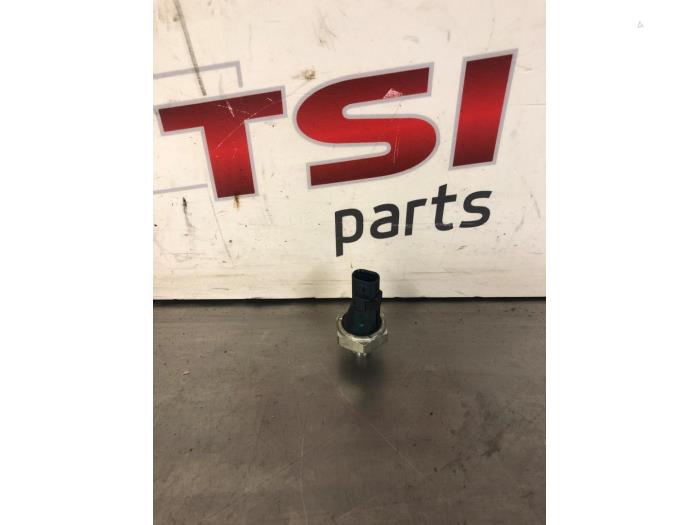 Gebruikte Oliedruk Schakelaar Volkswagen Golf VIII (CD1) 2.0 GTI Clubsport 16V Prijs € 9,50 Margeregeling aangeboden door TSI-Parts / Allmotorparts B.V.