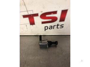 Gebruikte Schakelaar Oliedruk Volkswagen Golf VIII (CD1) 2.0 GTI Clubsport 16V Prijs € 25,00 Inclusief btw aangeboden door TSI-Parts / Allmotorparts B.V.