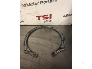 Gebruikte Tussenplaat motor Volkswagen Golf VIII (CD1) 2.0 GTI Clubsport 16V Prijs € 9,99 Inclusief btw aangeboden door TSI-Parts / Allmotorparts B.V.