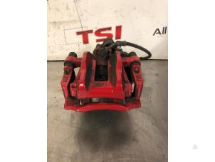 Gebruikte Remklauw (Tang) links-achter Volkswagen Golf VIII (CD1) 2.0 GTI Clubsport 16V Prijs € 225,00 Inclusief btw aangeboden door TSI-Parts / Allmotorparts B.V.