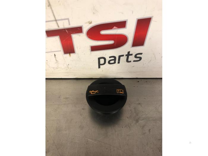 Gebruikte Oliedop Audi A4 Avant (B8) 1.8 TFSI 16V Prijs € 8,00 Margeregeling aangeboden door TSI-Parts / Allmotorparts B.V.