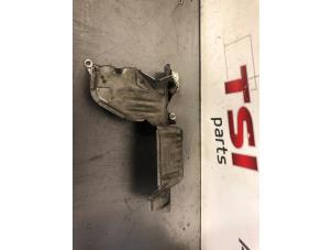 Gebruikte Hitteschild uitlaat Volkswagen Golf VII (AUA) 2.0 R 4Motion 16V Prijs € 20,00 Inclusief btw aangeboden door TSI-Parts / Allmotorparts B.V.