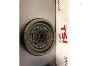 Gebruikte Vliegwiel dubbele massa Volkswagen Golf VII (AUA) 2.0 R 4Motion 16V Prijs € 200,00 Inclusief btw aangeboden door TSI-Parts / Allmotorparts B.V.