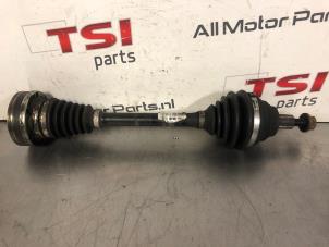 Gebruikte Aandrijfas links-voor Volkswagen Golf V (1K1) 1.4 GT 16V Prijs € 50,00 Inclusief btw aangeboden door TSI-Parts / Allmotorparts B.V.