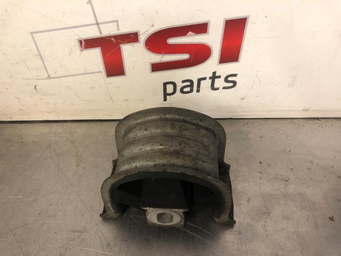 Gebruikte Motorsteun Volkswagen Transporter T5 2.5 TDi 4Motion Prijs € 21,00 Margeregeling aangeboden door TSI-Parts / Allmotorparts B.V.