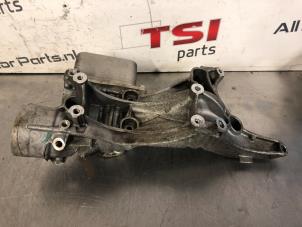 Gebruikte Oliefilterhouder Audi A5 (F53/F5P) 2.0 45 TFSI Mild Hybrid 16V Quattro Prijs € 40,00 Inclusief btw aangeboden door TSI-Parts / Allmotorparts B.V.