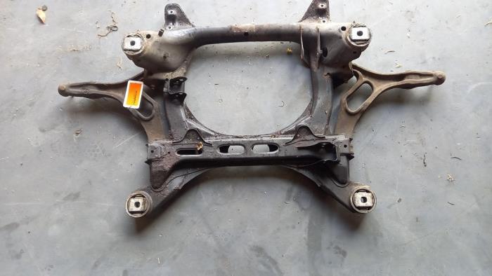 Gebruikte Subframe Volkswagen Touareg (7LA/7L6) 3.2 V6 24V Prijs € 124,00 Margeregeling aangeboden door TSI-Parts / Allmotorparts B.V.