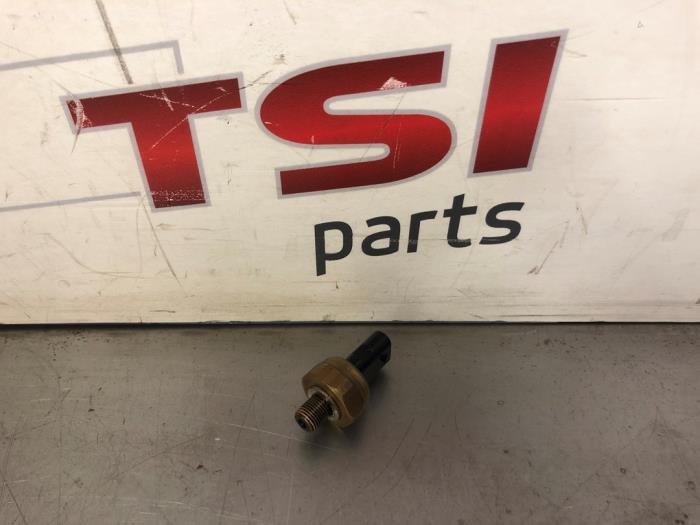 Gebruikte Oliedruk sensor Volkswagen Golf VIII (CD1) 1.5 TSI 16V Prijs € 12,00 Margeregeling aangeboden door TSI-Parts / Allmotorparts B.V.