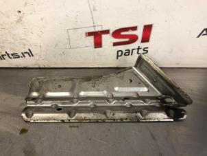 Gebruikte Hitteschild uitlaat Audi A4 (B8) 1.8 TFSI 16V Prijs € 15,00 Inclusief btw aangeboden door TSI-Parts / Allmotorparts B.V.