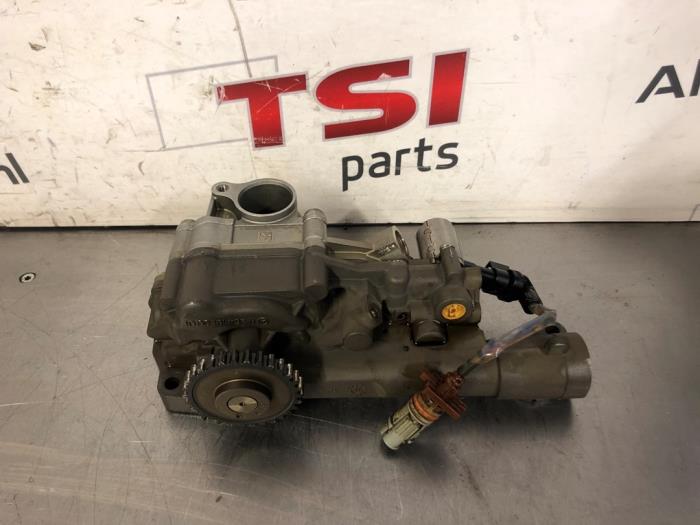 Gebruikte Oliepomp Mercedes C Estate (S205) C-300 2.0 Turbo 16V EQ Boost Prijs € 124,00 Margeregeling aangeboden door TSI-Parts / Allmotorparts B.V.