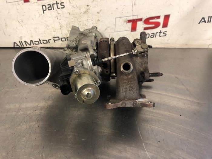 Turbo van een Audi A5 (F53/F5P) 2.0 45 TFSI Mild Hybrid 16V Quattro 2018