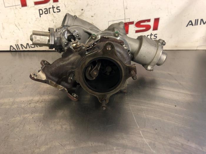 Turbo van een Audi A5 (F53/F5P) 2.0 45 TFSI Mild Hybrid 16V Quattro 2018