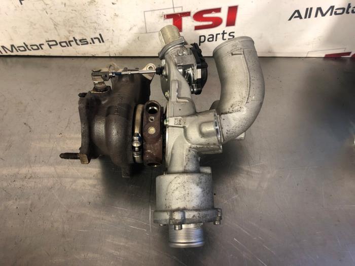 Turbo van een Audi A5 (F53/F5P) 2.0 45 TFSI Mild Hybrid 16V Quattro 2018