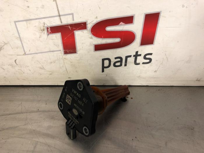 Gebruikte Oliepeil sensor Volkswagen Golf VII (AUA) 1.5 TSI Evo BMT 16V Prijs € 37,00 Margeregeling aangeboden door TSI-Parts / Allmotorparts B.V.