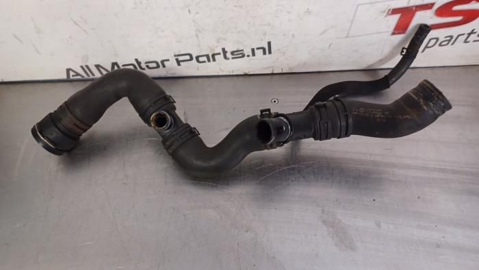 Radiateurslang van een Audi TT (8J3) 2.0 TFSI 16V 2007