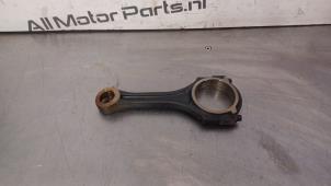 Gebruikte Drijfstang Mercedes C (W205) C-300 2.0 Turbo 16V 4-Matic Prijs € 70,00 Inclusief btw aangeboden door TSI-Parts / Allmotorparts B.V.