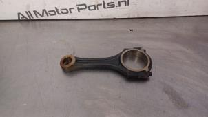 Gebruikte Drijfstang Mercedes C (W205) C-300 2.0 Turbo 16V 4-Matic Prijs € 70,00 Inclusief btw aangeboden door TSI-Parts / Allmotorparts B.V.