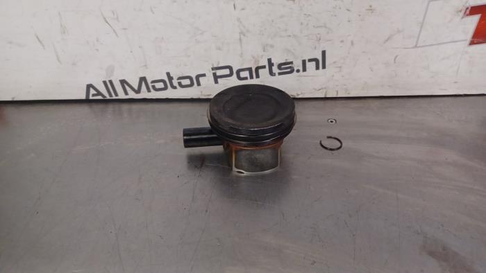 Gebruikte Zuiger Mercedes C (W205) C-300 2.0 Turbo 16V 4-Matic Prijs € 41,00 Margeregeling aangeboden door TSI-Parts / Allmotorparts B.V.