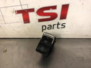 Gebruikte Handrem schakelaar Volkswagen Golf VII (AUA) 1.4 GTE 16V Prijs € 12,50 Inclusief btw aangeboden door TSI-Parts / Allmotorparts B.V.