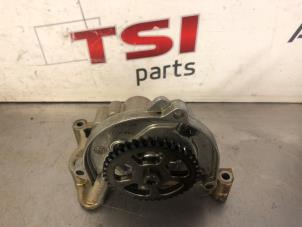 Gebruikte Oliepomp Volkswagen Polo V (6R) 1.2 TSI Prijs € 75,00 Inclusief btw aangeboden door TSI-Parts / Allmotorparts B.V.